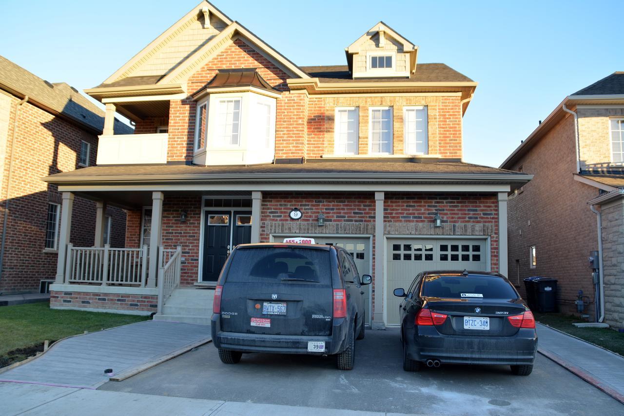 Beautiful And Spacious Basement Apartment Brampton Exterior foto